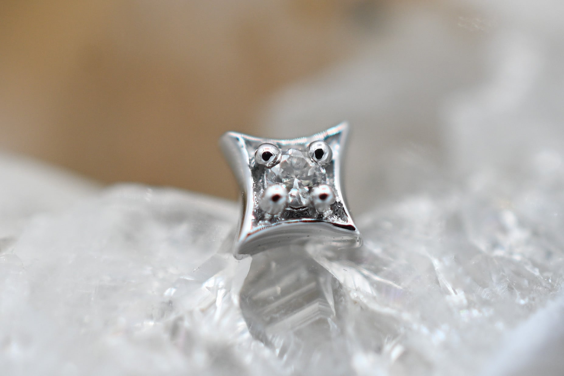 Zara - White Diamond by Modern Mood