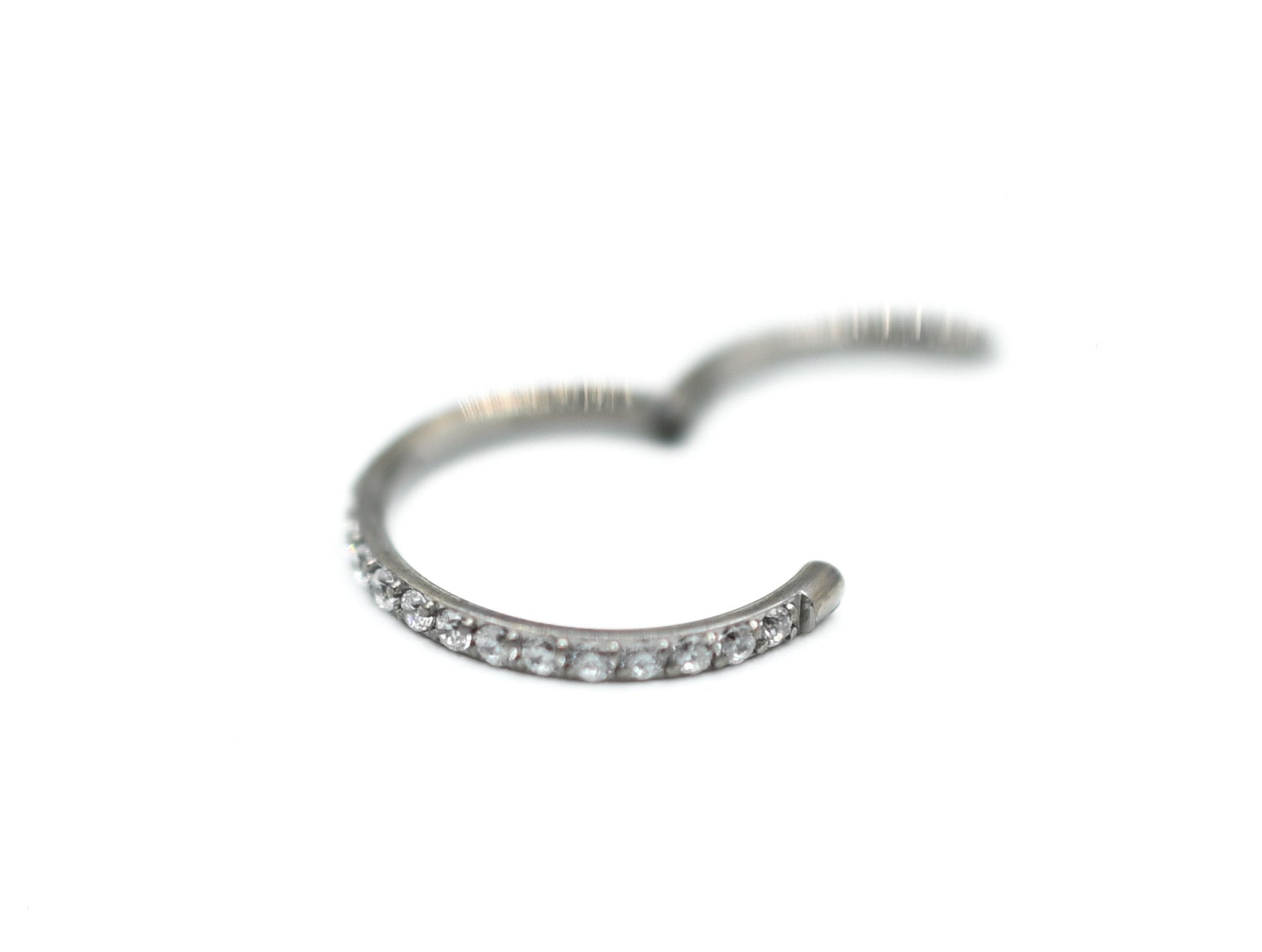 Titanium Single Row Navel/Side Facing Clicker