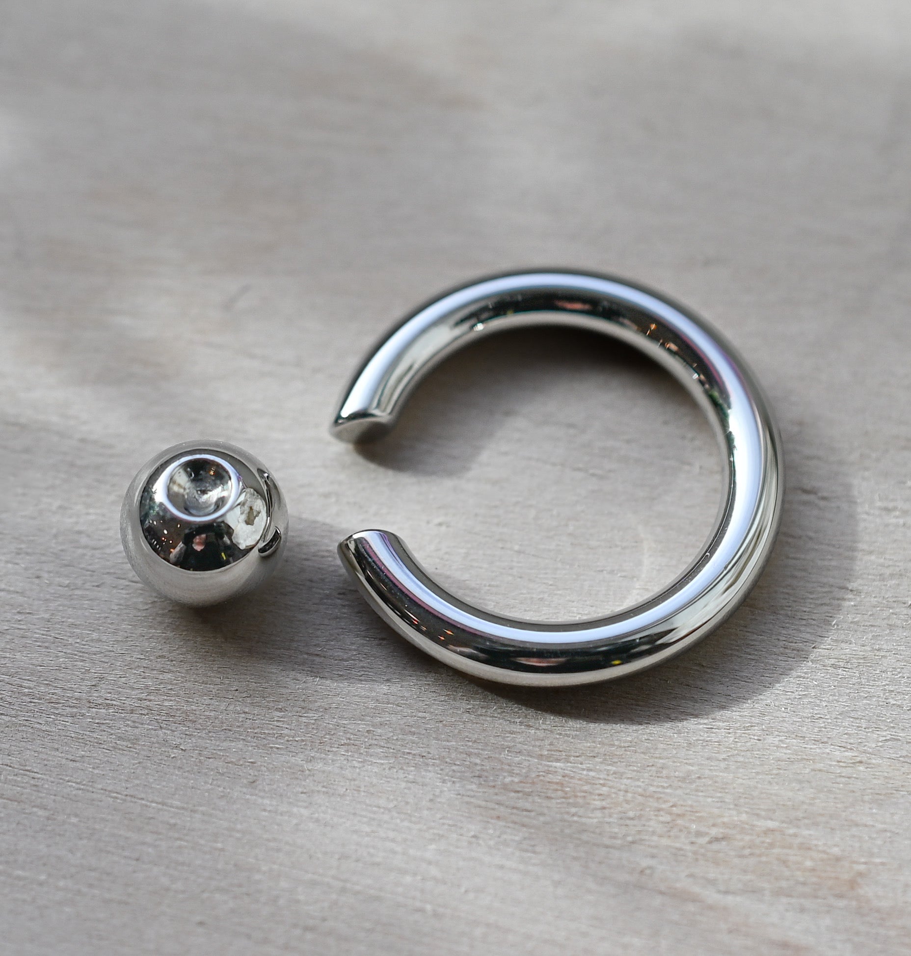 6g Captive with Bead