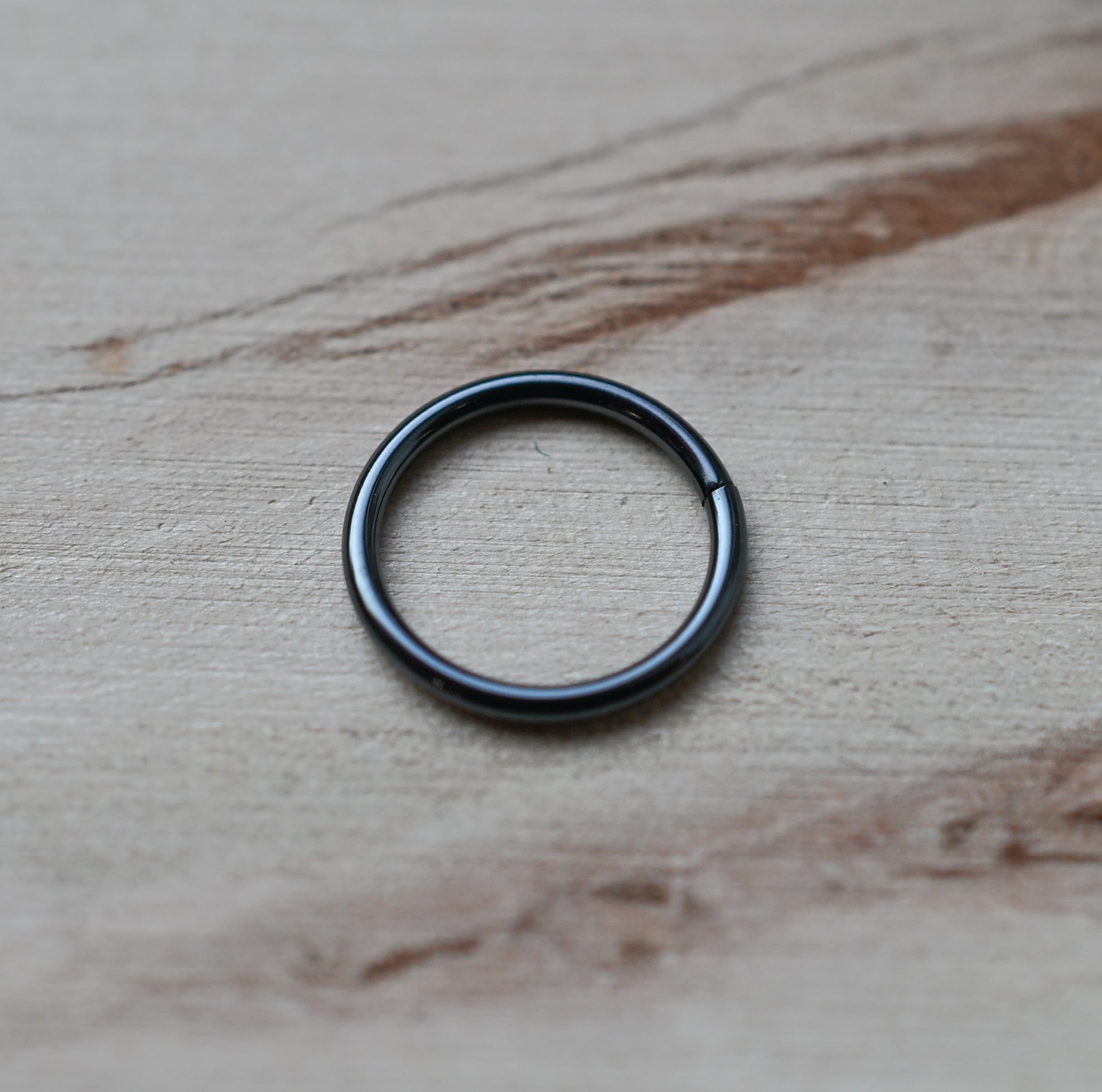Black Niobium Seam Ring