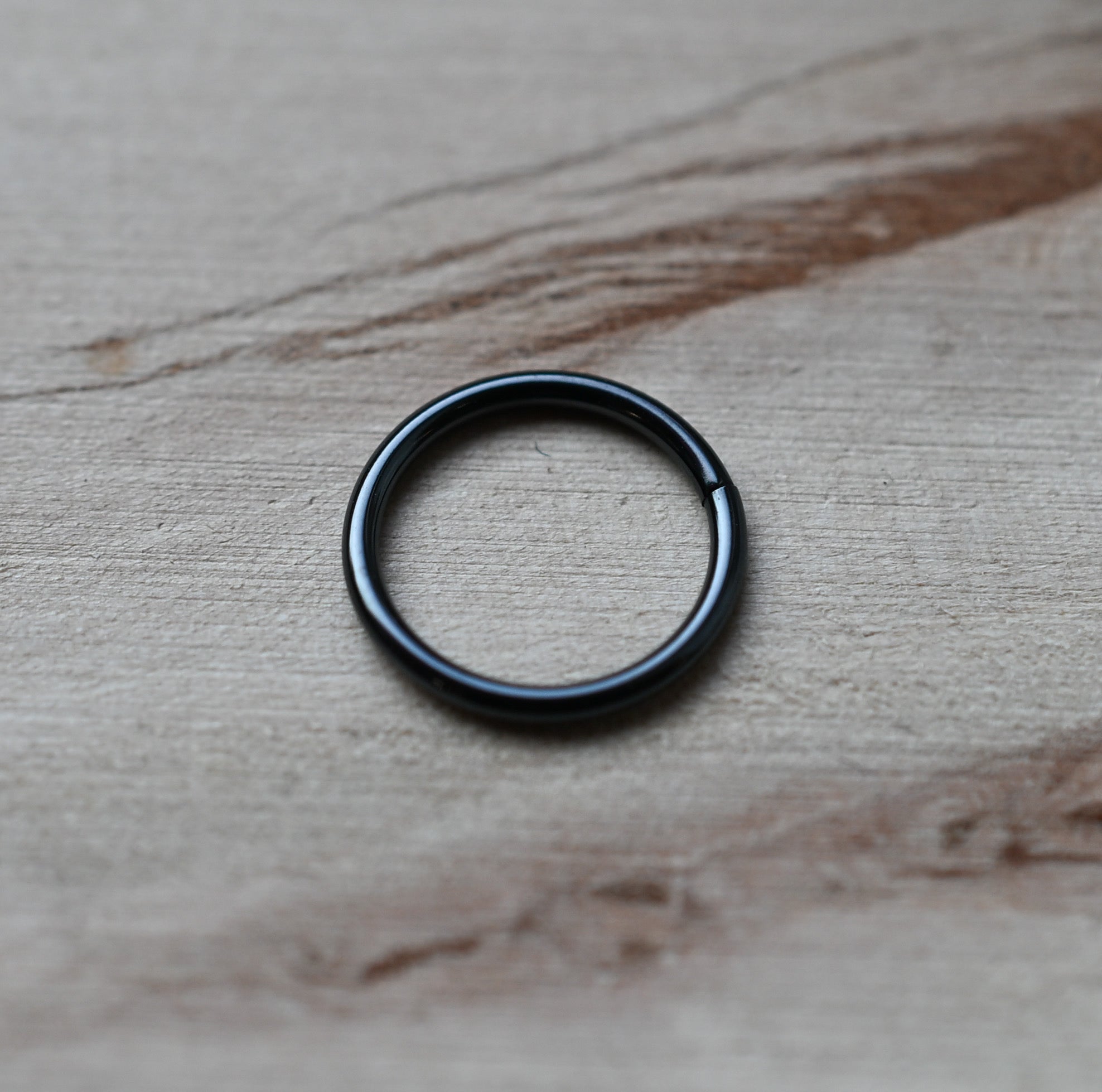 Black Niobium Seam Ring