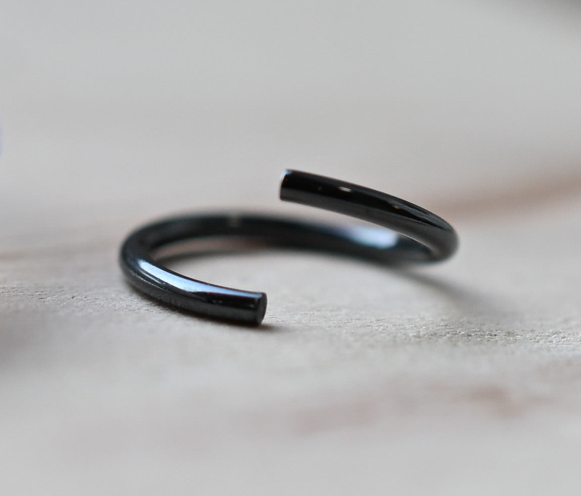 Black Niobium Seam Ring