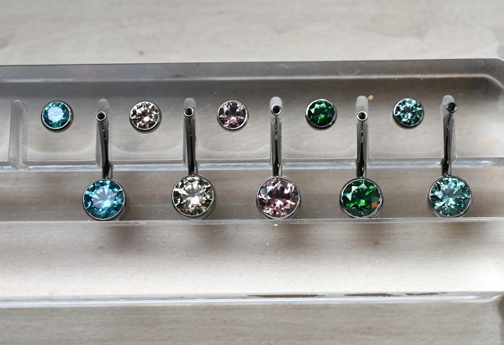 Faceted CZ Bezel-Set Navel Curve (6mm Bottom/4mm Top) by Industrial Strength