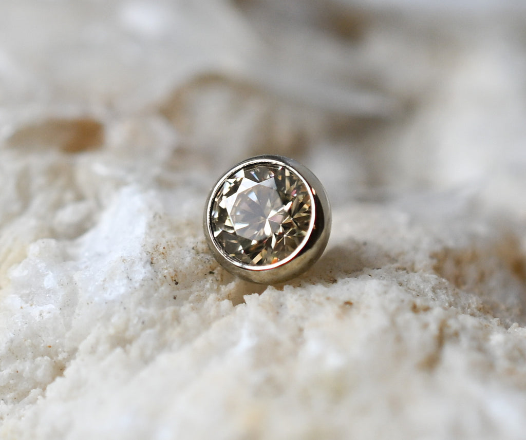 14ga Low Profile Bezel Navel Top - Industrial Strength