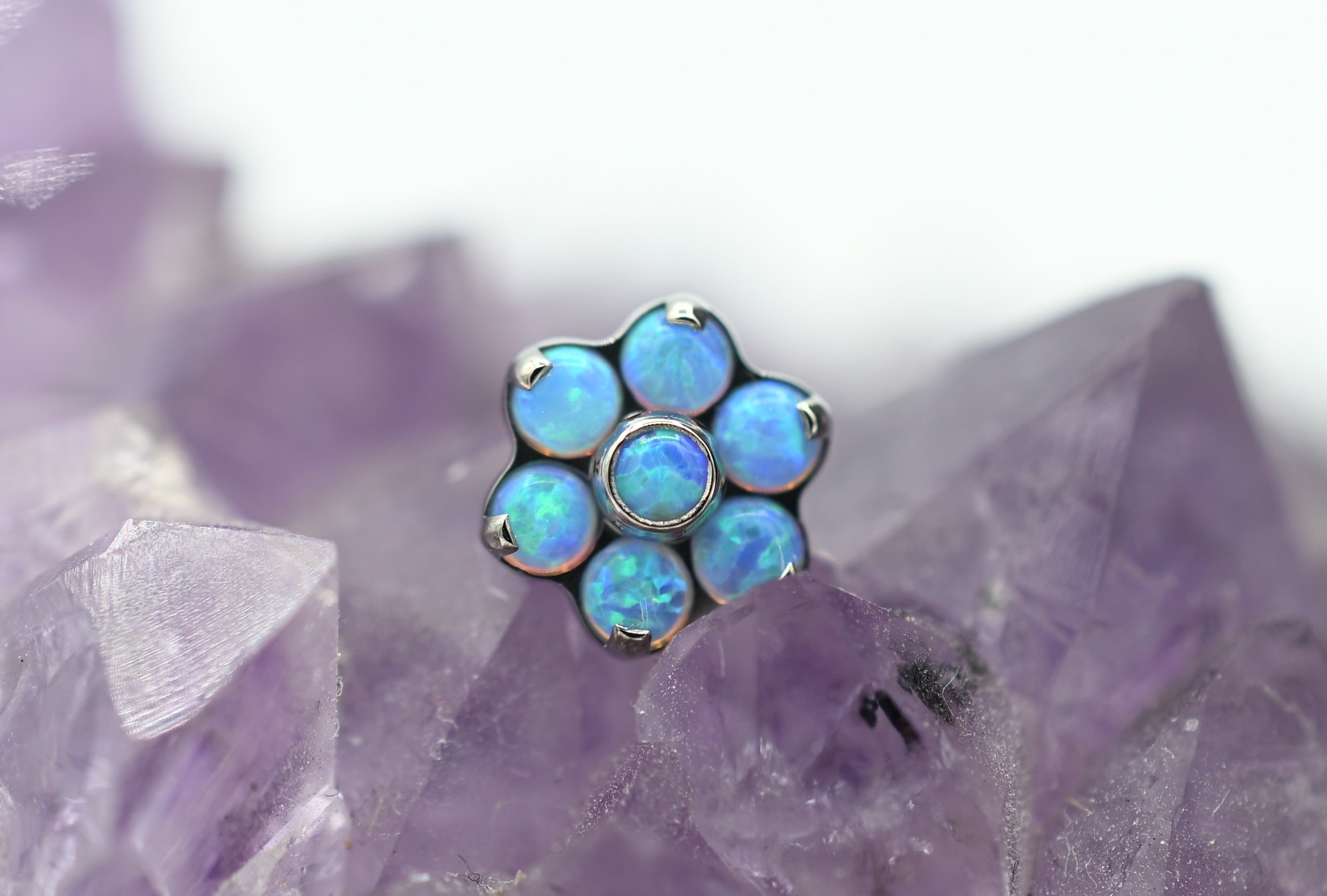 16g Threaded Flower (1.5mm Gems) by Industrial Strength