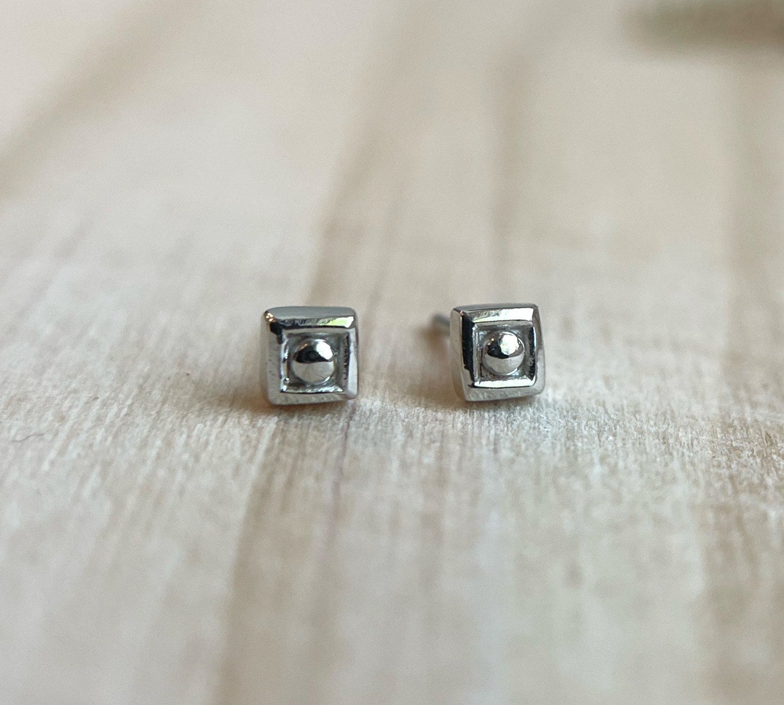 Square with Bead NorVoch