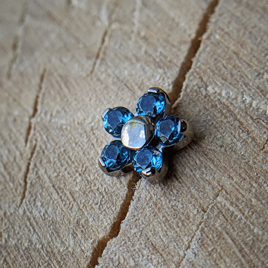 Small Daisy Flower by NeoMetal (ALL COLORS)