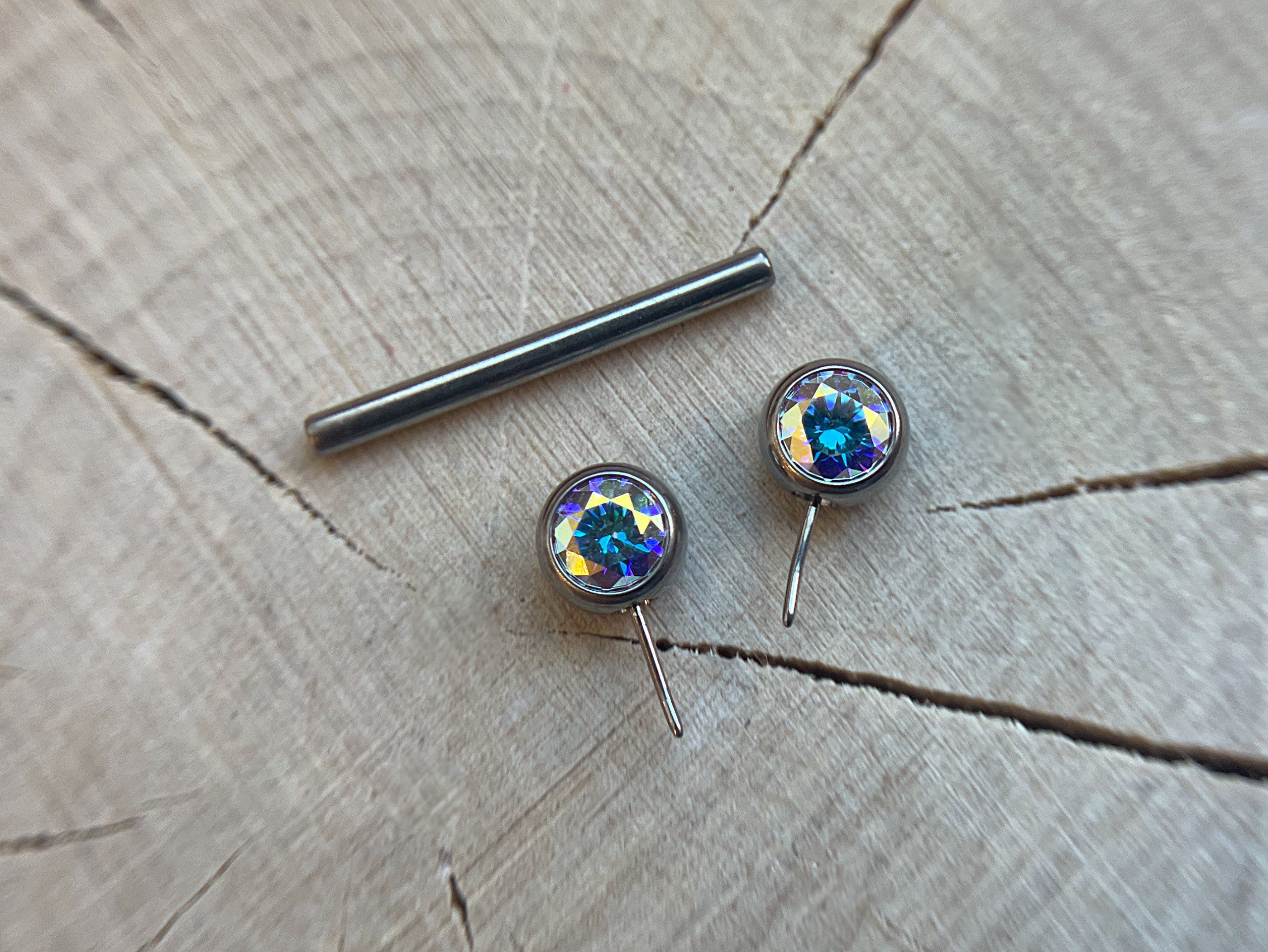 Side-Set Gem Nipple End by Neometal (sold individually)