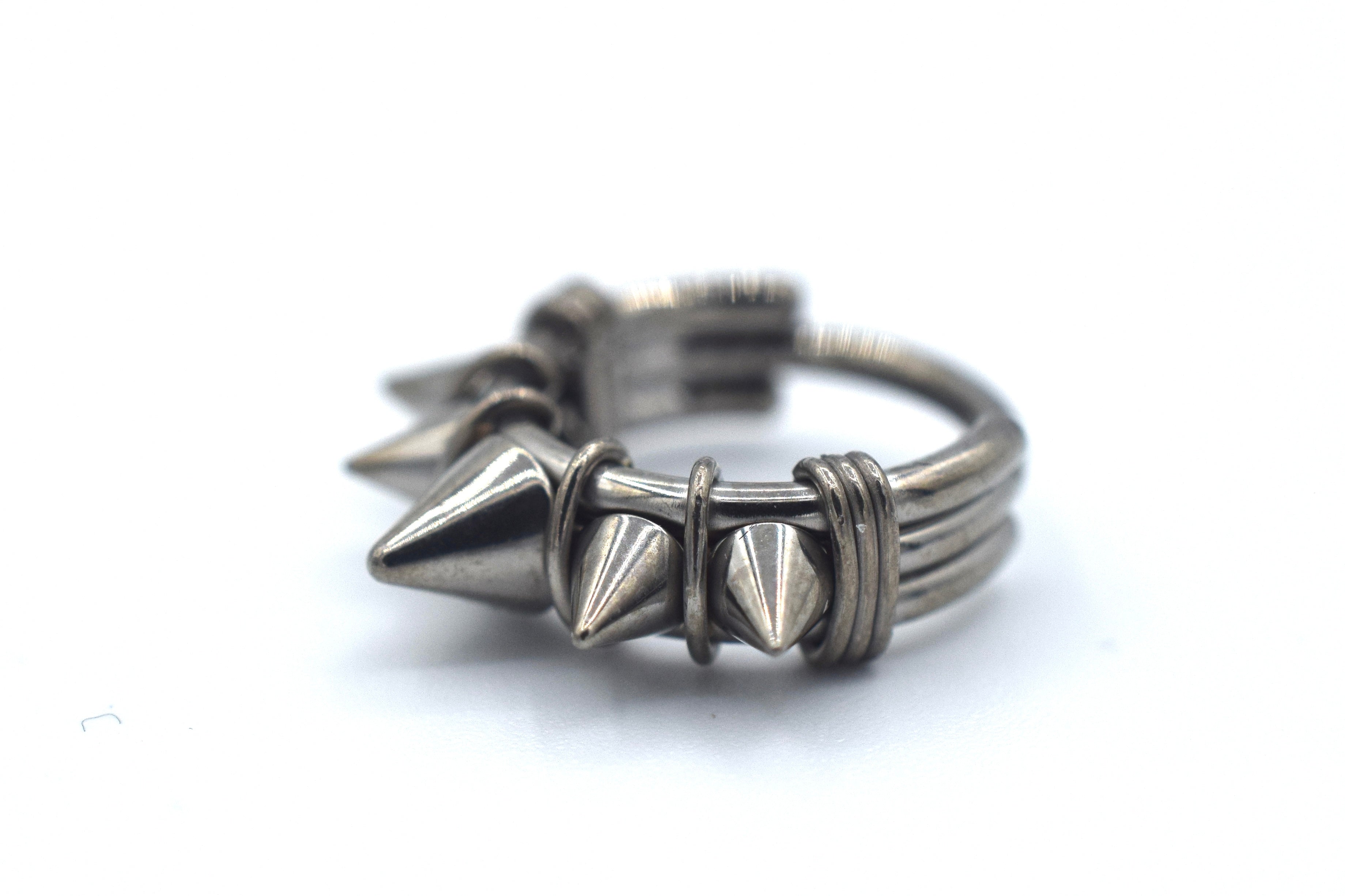 5-Spike Hinged Ring With Banding by Zadamer