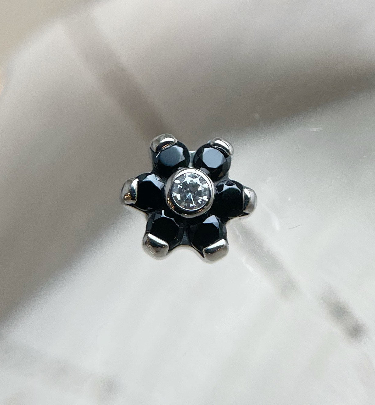 16g Threaded Flower (1.5mm Gems) by Industrial Strength