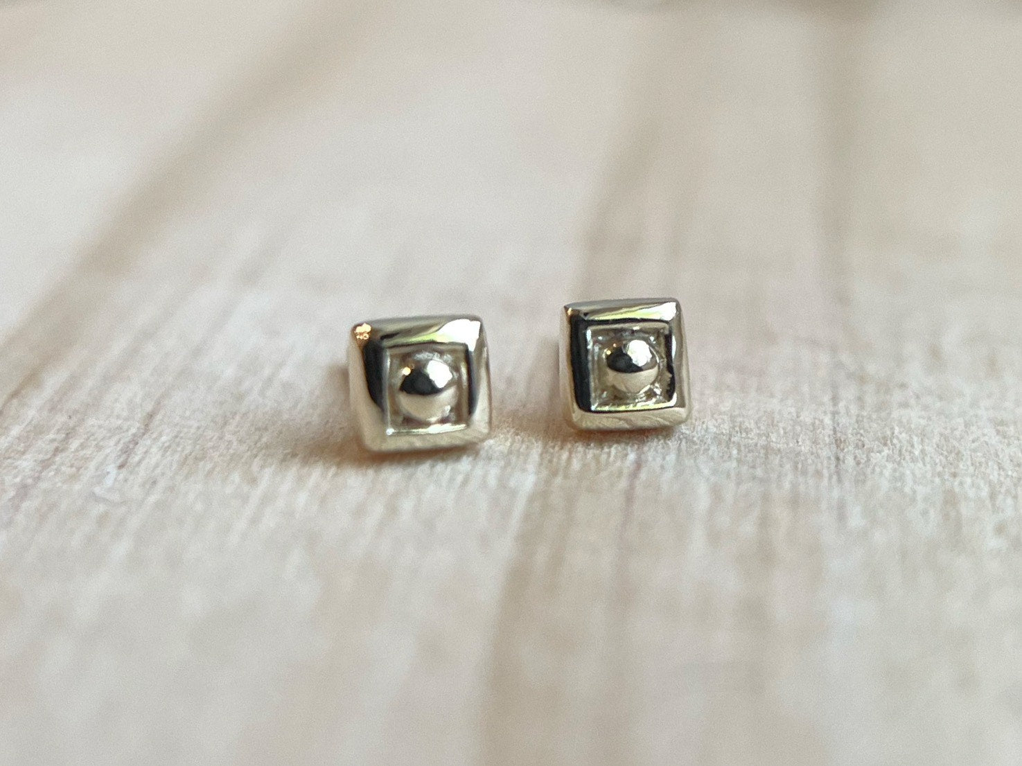 Square with Bead NorVoch