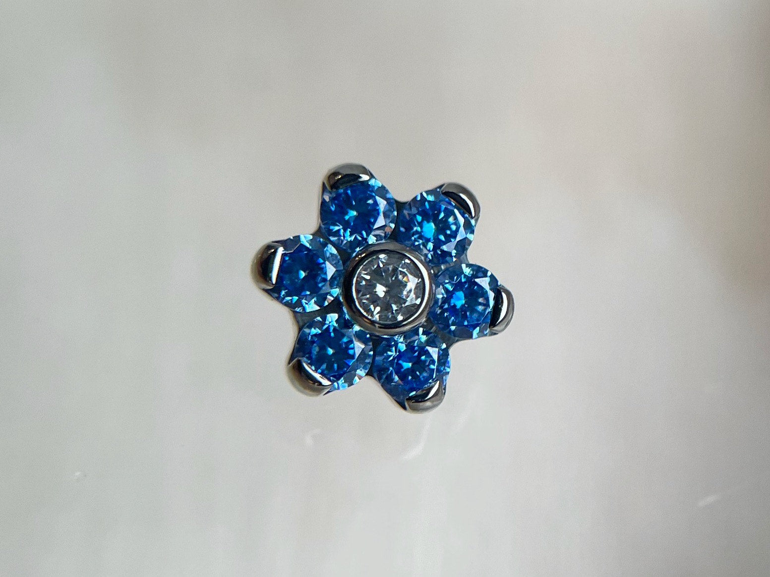 14g Threaded Flower (2mm Gems) by Industrial Strength