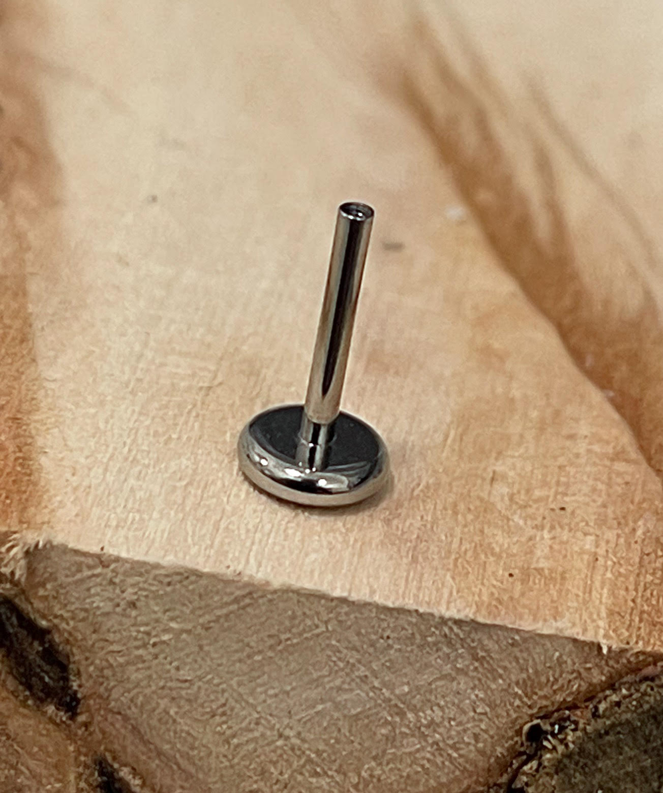 16g Threaded Titanium Labret
