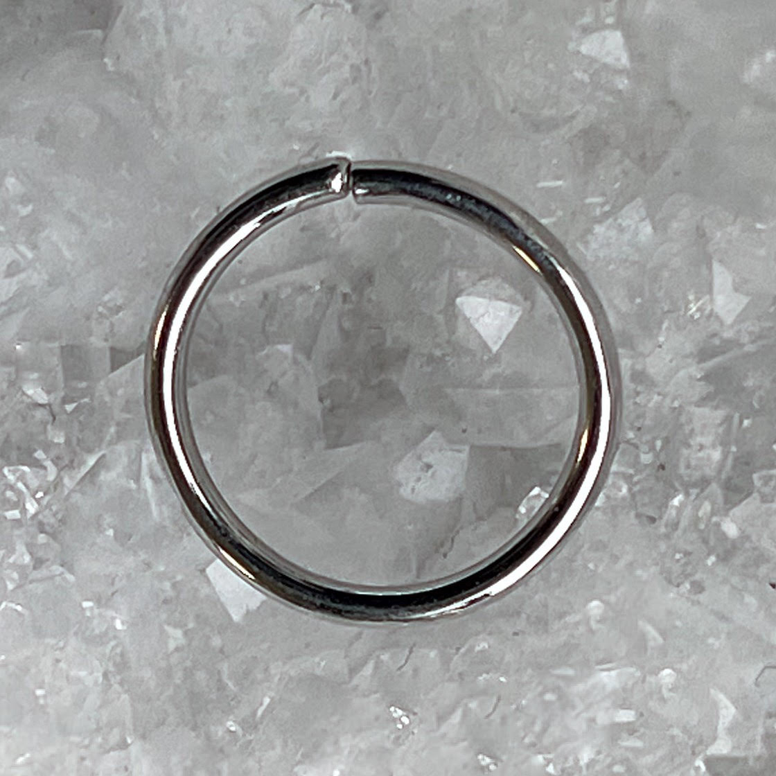 18g White Gold Seam Ring