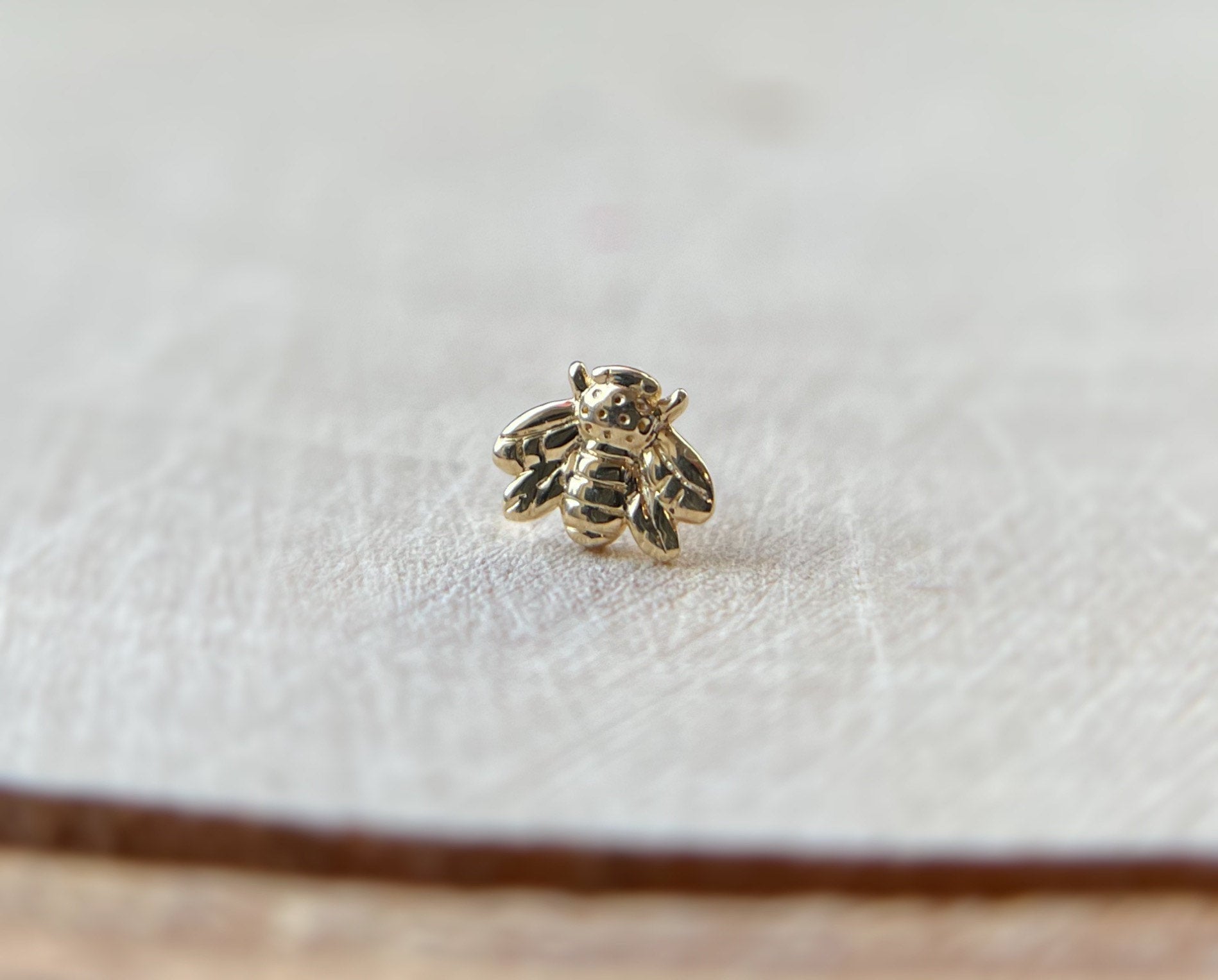 Mini Bee by Junipurr