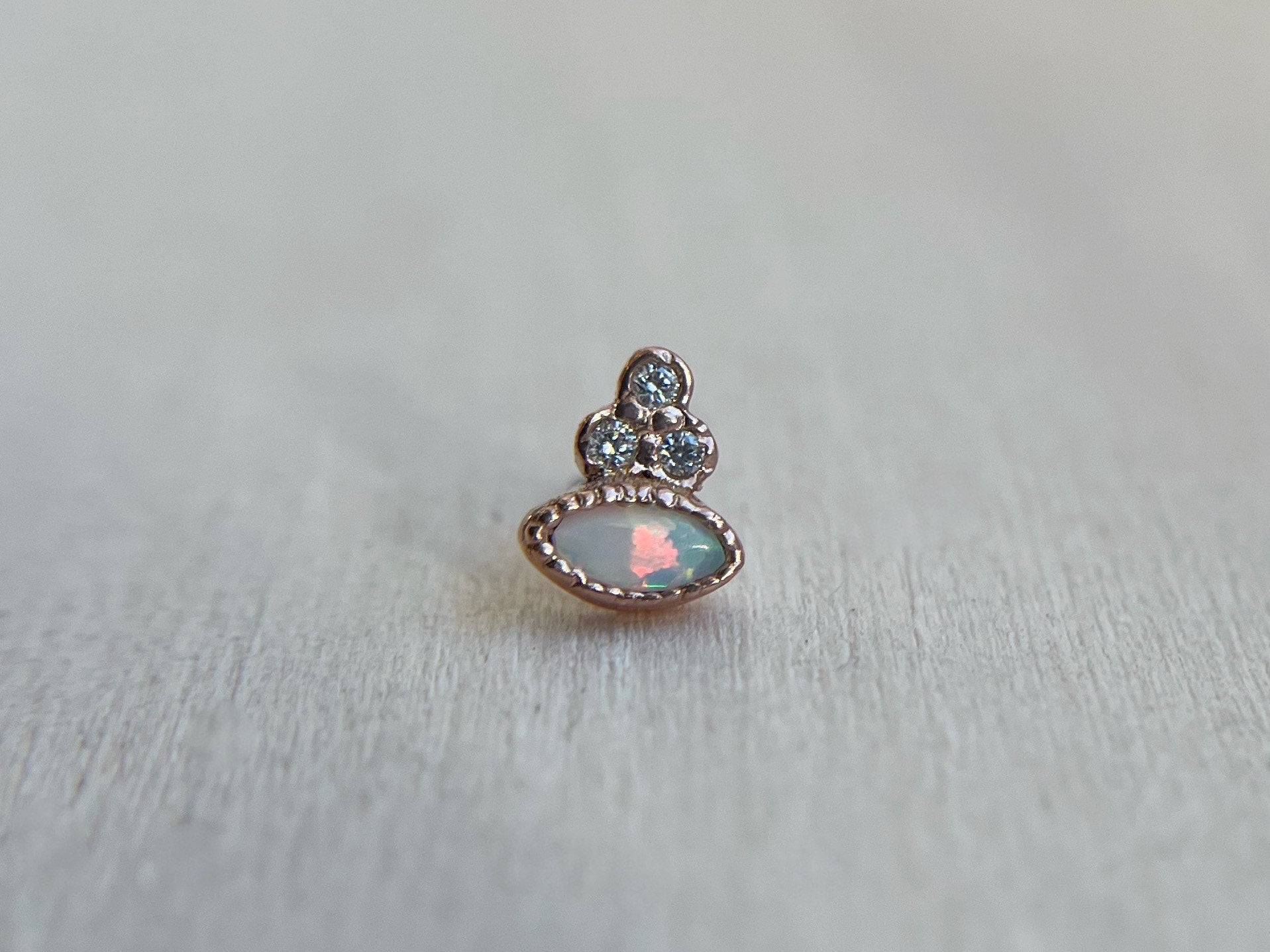 Oculus Divina by Kiwi Diamond