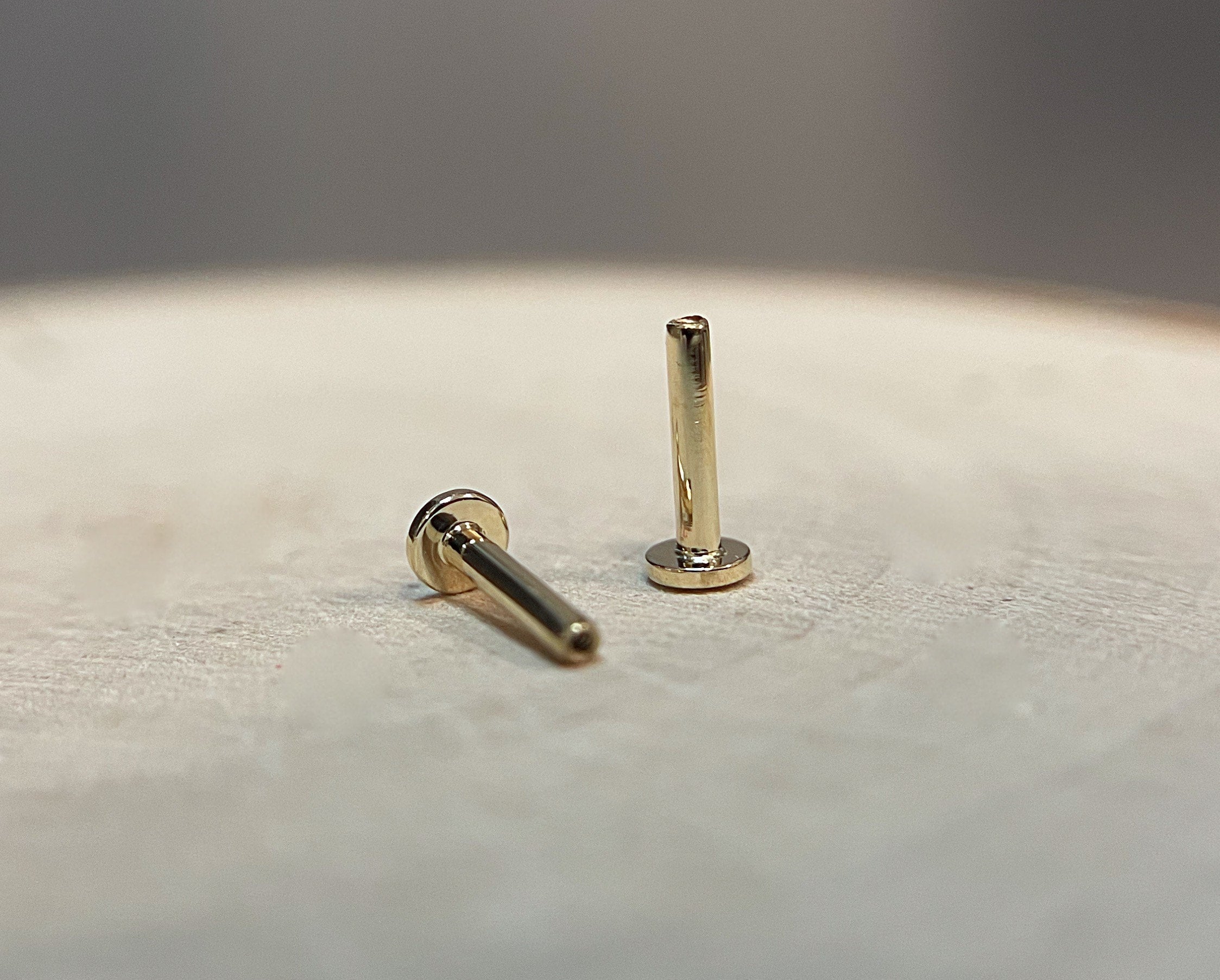 16g Gold Threaded Labret by Norvoch