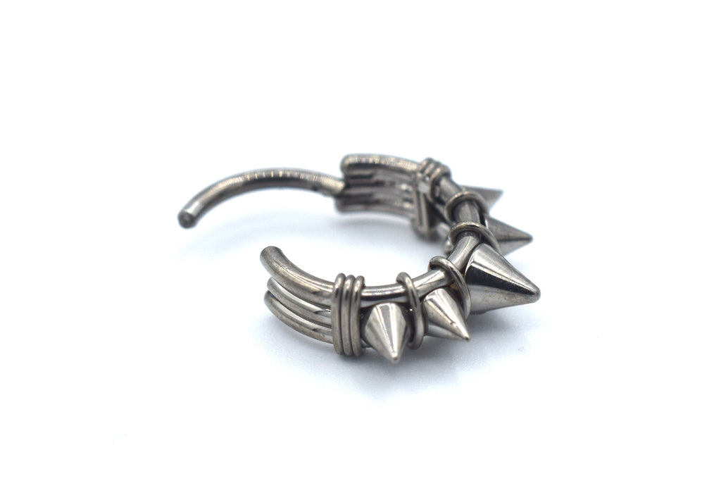 5-Spike Hinged Ring With Banding by Zadamer