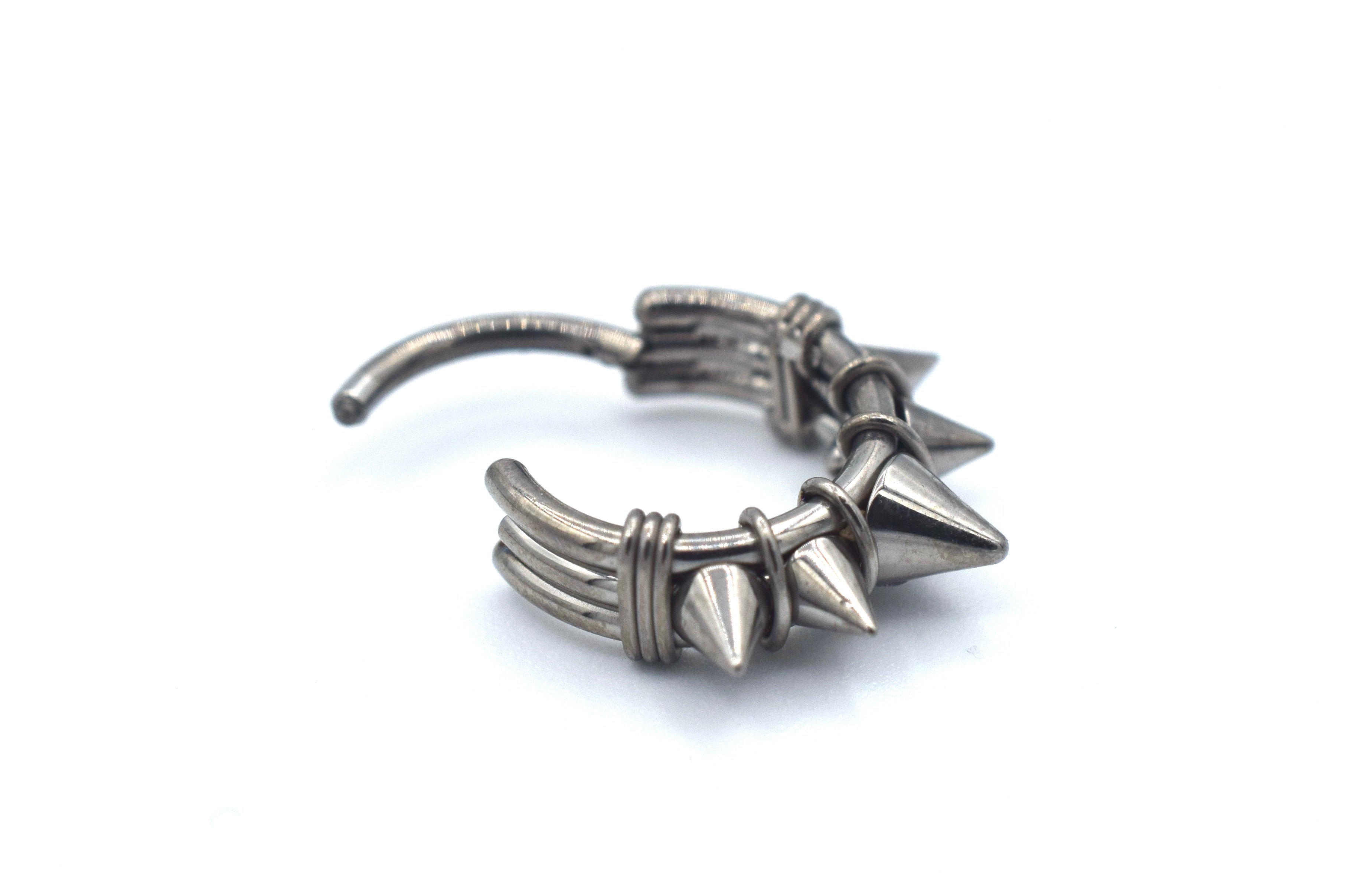 5-Spike Hinged Ring With Banding by Zadamer