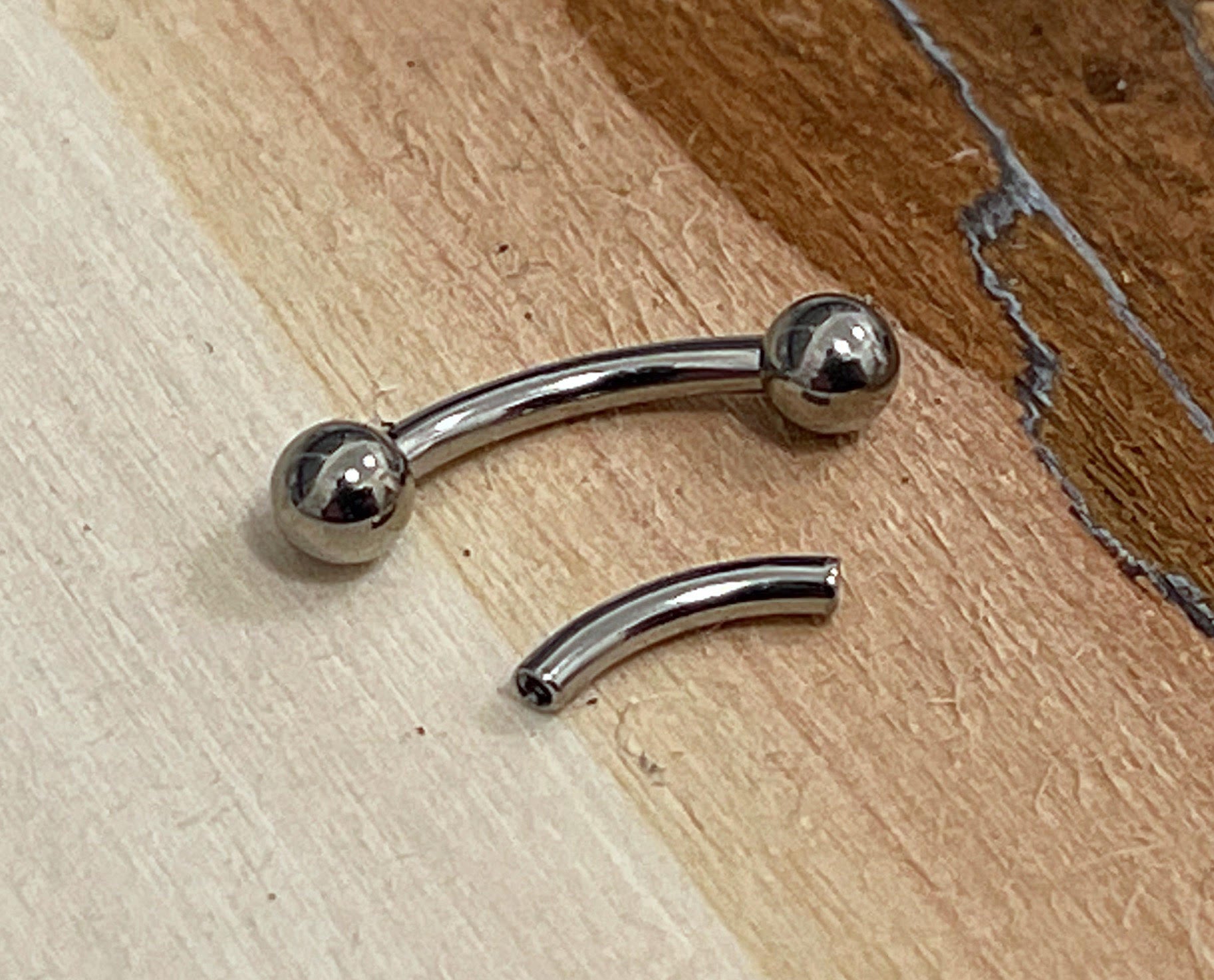 16g Basic Threaded Curved Barbell BB