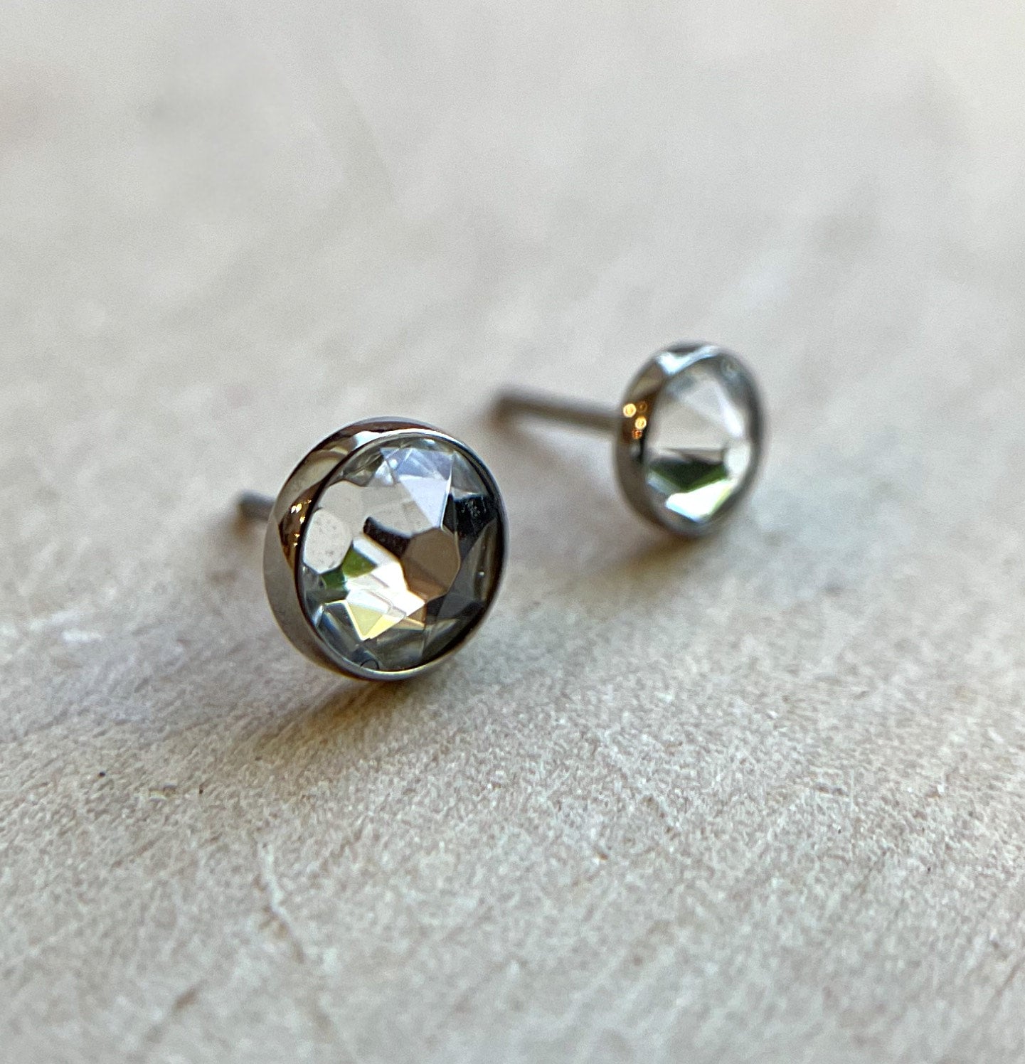 Threadless Flat CZ Gem by Anatometal